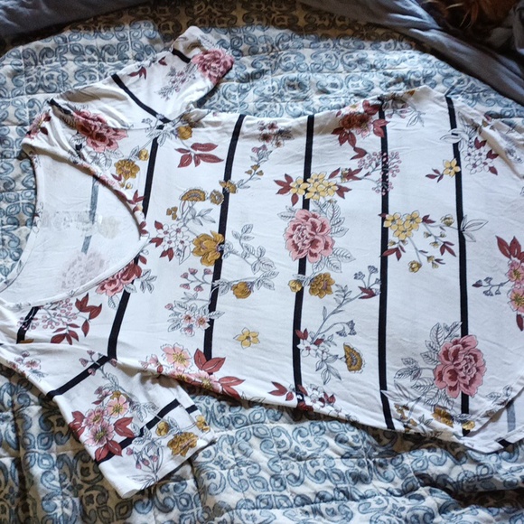 Shirt - Picture 4 of 4